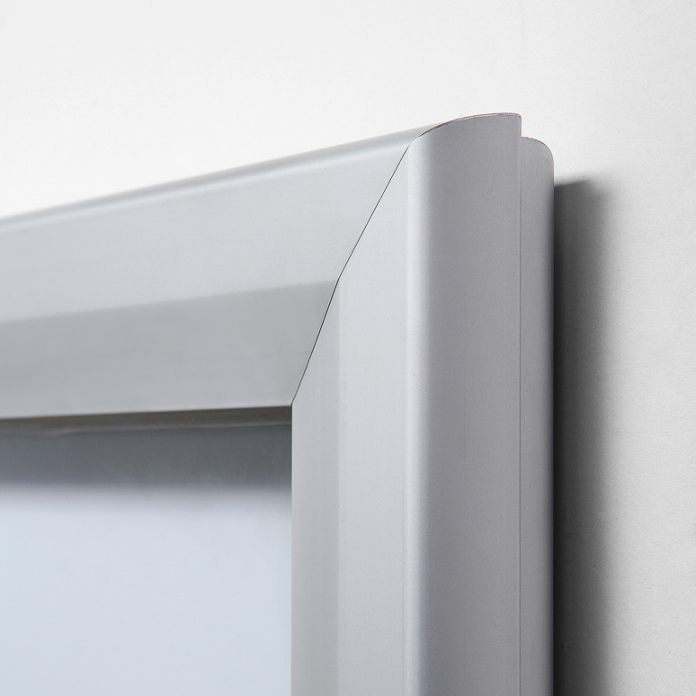 Vitrína 27xA4, strieborný elox