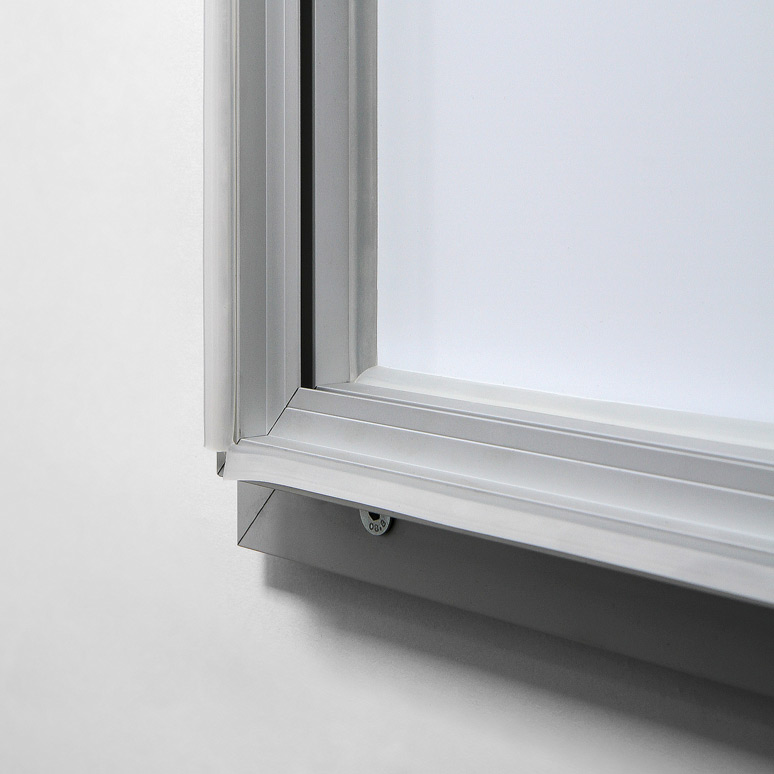 Vitrína 27xA4, strieborný elox