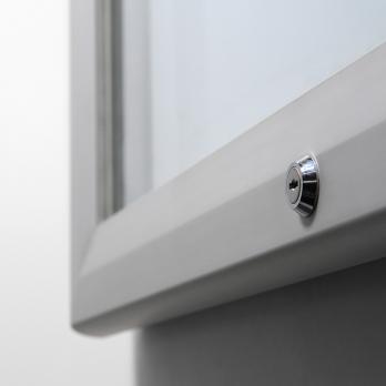 Vitrína 27xA4, strieborný elox